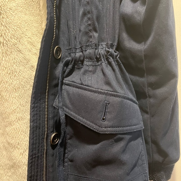 Women’s Hollister 3/4 Parka Coat with Fur trimmed hood. - Picture 6 of 6